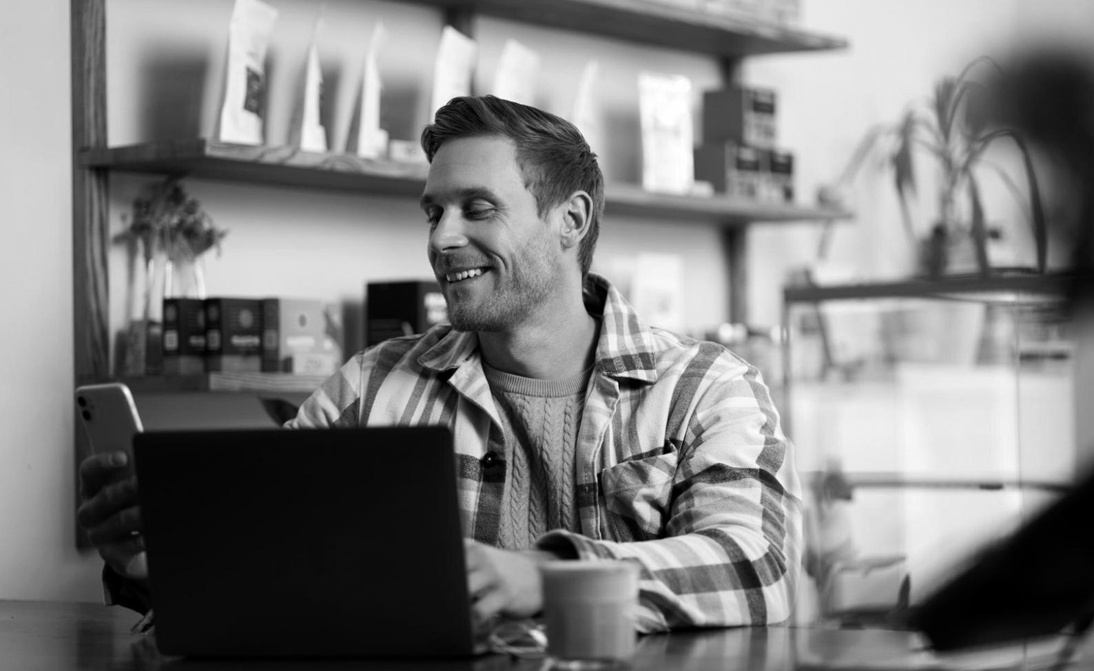 Sesión de trabajo colaborativo sobre estrategias financieras empresariales